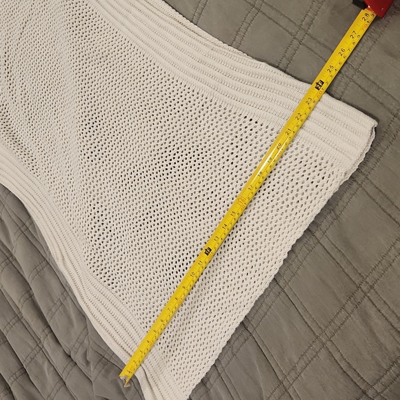 Elegant Light Gray Knit Poncho - Picture 4 of 6